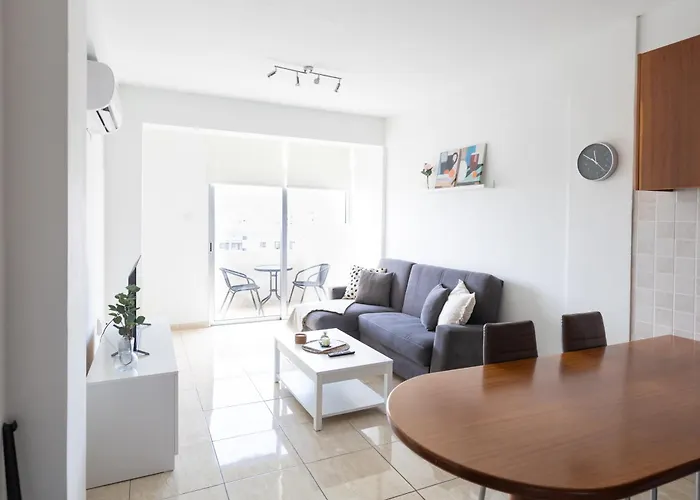 Cozy With Sea View Apartmán Larnaca